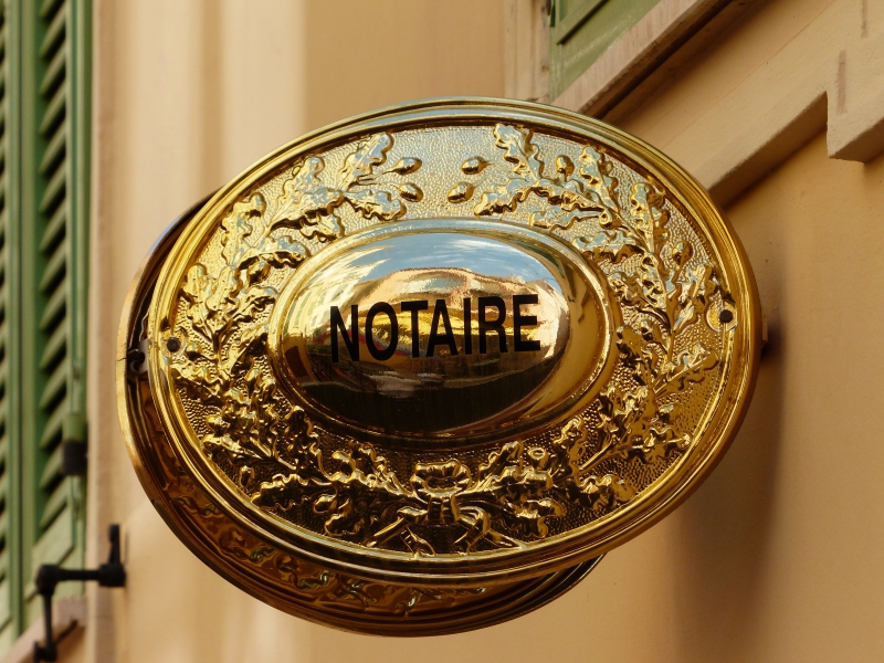 notaire-TOUET DE L ESCARENE-min_advertising-golden-metal-money-lighting-brass-1013060-pxhere.com